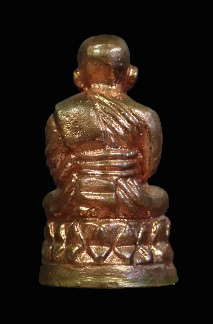 รูปหล่อลอยองค์หลวงปู่ทวด พิมพ์บัวรอบ วัดทรายขาว ปัตตานี รุ่นนิรันตราย ปี 2558 เนื้อสำริดขัดยาแดง หมายเลข 260