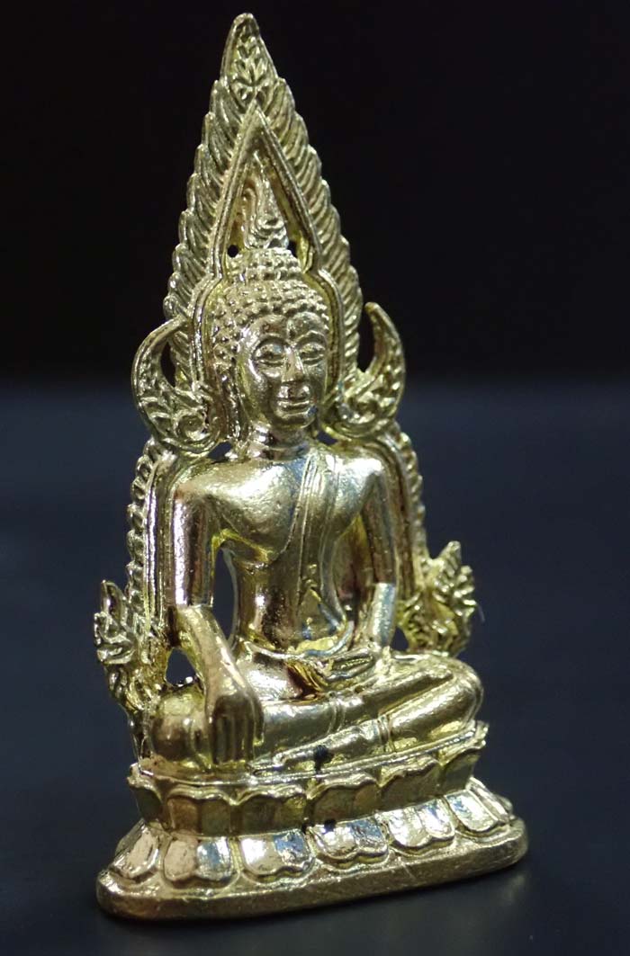 สมเด็จนางพญาเรือนแก้ว รุ่นประวัติศาสตร์ธงชัยจอมราชันย์ วัดนางพญา พิษณุโลก ปี 2563 เนื้อทองระฆัง หมายเลข 9840