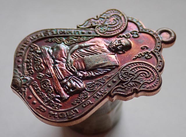 เหรียญเบญจภาคีพ่อท่านเขียว วัดห้วยเงาะ ปัตตานี (พิมพ์หลวงปู่เอี่ยม วัดหนัง) รุ่นกฐิน58 ปี 2558 เนื้อทองแดง หมายเลข 8117 ขนาดพระสูง 3.7 ซ.ม. พร้อมกล่องเดิม