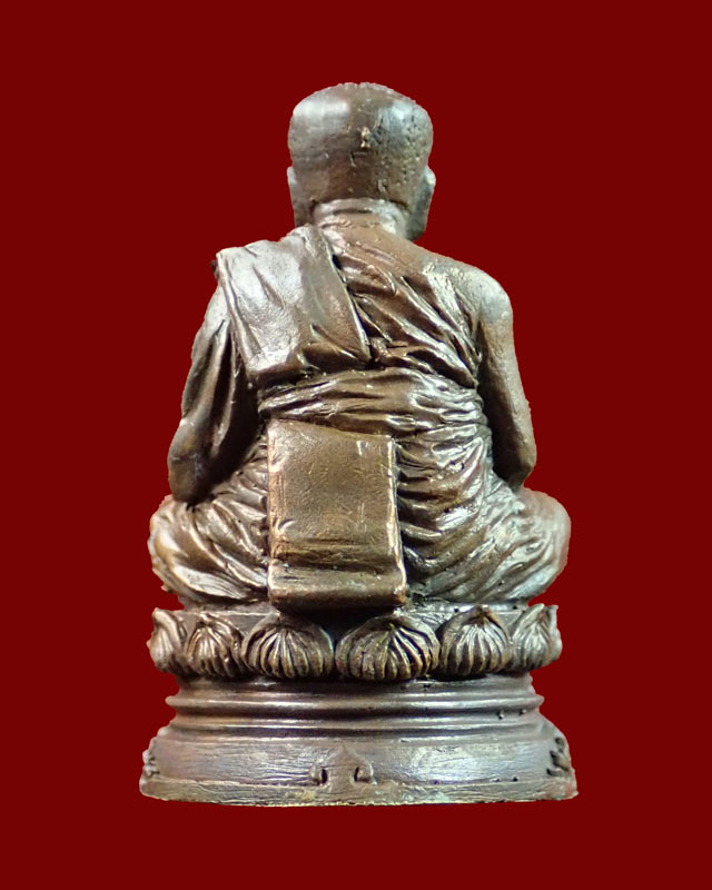 รูปหล่อลอยองค์บัวรอบ (ฐานคชสาร) หลวงพ่อทวด พ่อท่านเขียว วัดห้วยเงาะ ปัตตานี รุ่นกลันตัน54 ปี 2554 เนื้อทองแดงเถือนอุดกริ่ง พระสูง 3 ซ.ม. ตั้งบูชาหน้ารถ