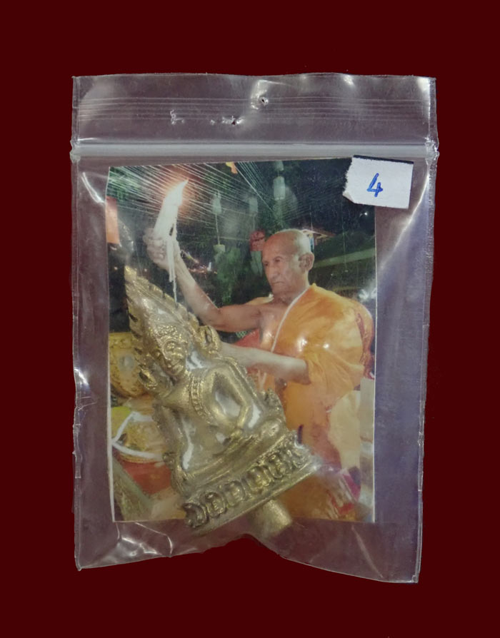 พระยอดธงพระพุทธชินราช หลวงปู่แขก วัดสุนทร์ประดิษฐ์ จ.พิษณุโลก ปี 2553 รุ่นเสาร์5 เนื้อทองผสม "ตอกโค๊ต เสาร์๕"