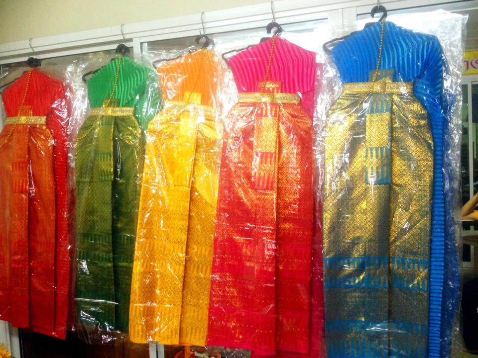 ชุดไทยแก้บน (แบบสวยครบเครื่อง) สไบอัดพลีส มีหลายสีให้เลือก