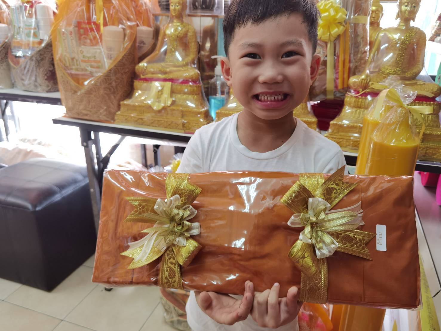 ผ้าไตรไหมไทยแท้ 100% งานเย็บพิเศษ 9 ขันธ์ *ผูกโบว์สวยงาม