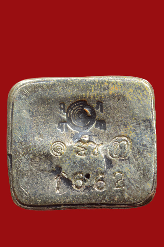 หลวงพ่อทวดพิมพ์ลอยองค์เลขใต้ฐาน รุ่นพิทักษ์แผ่นดิน เนื้อทองขาว พ.ศ.2551