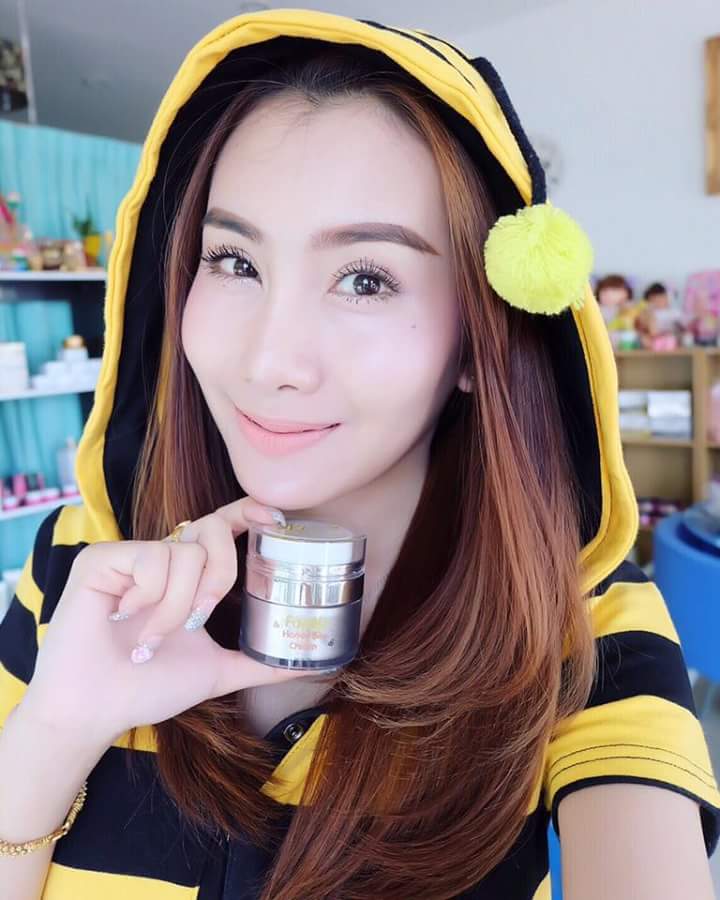 Forest Honey Bee Cream By B'secret 15 g. ครีมน้ำผึ้งป่า ศาสตร์แห่งการฟื้นฟูบำรุงผิวที่ดีที่สุด