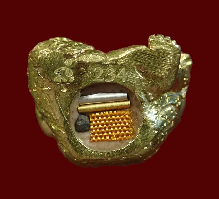 *เลขสวย 234* รูปหล่อขุนช้างเจ้าทรัพย์ พ่อท่านเขียว วัดห้วยเงาะ ปัตตานี รุ่นเพชรทักษิณ ปี2564 เนื้อบรอนซ์ทอง อุดชนวนเก่าฝังเม็ดพลอย/ตะกรุดทองคำและตะกรุดเงิน ติดจีวรเกศา