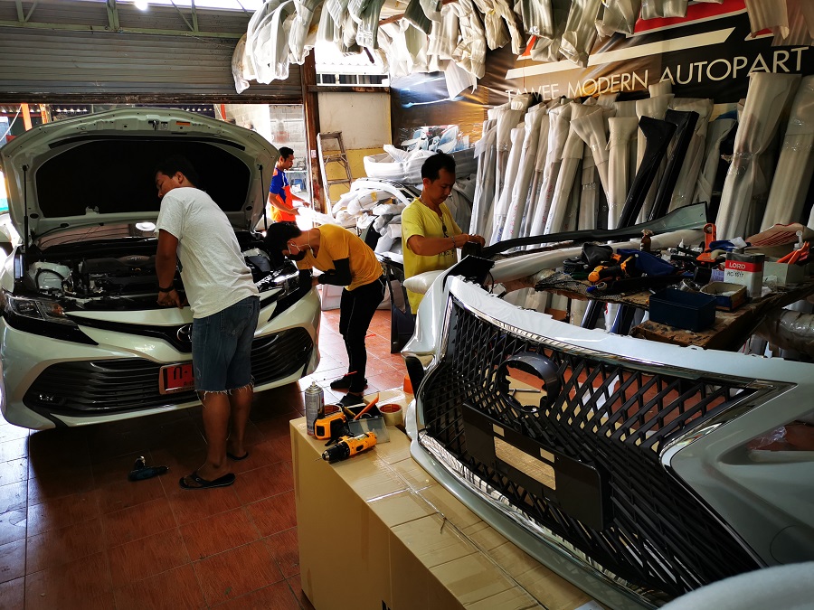 เเปลงกันชนหน้า Toyota New CAMRY 2018 2019 LEXUS