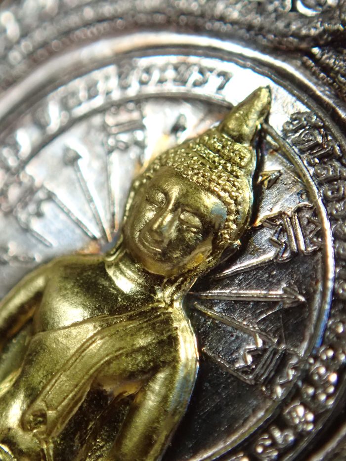 M เหรียญนั่งพานเจ้าสัว หลวงพ่อโสธร รุ่น 9 ทศวรรษ ปี 2558 เนื้อเงินหน้ากากทองคำแท้ หมายเลข 40