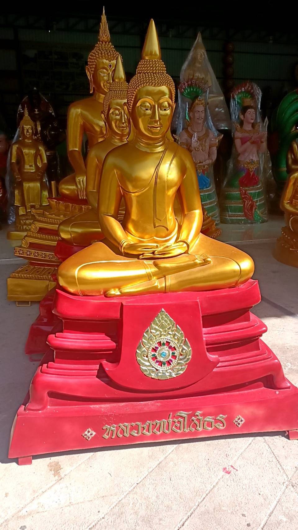 หลวงพ่อโสธร หน้าตัก 30 นิ้ว ฐานแดง องค์ทอง งานสวยงาม