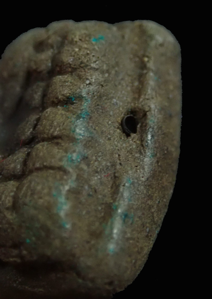 หลวงพ่อทวดเนื้อว่านดินกากยายักษ์ พิมพ์ใหญ่ A ฝังตะกรุดเงิน (หลังตราแผ่นดิน) อาจารย์ทอง วัดสำเภาเชย รุ่นพิทักษ์แผ่นดิน ปี 2551