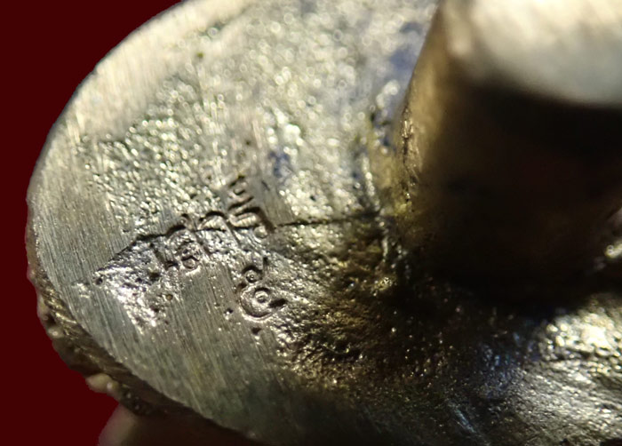 พระยอดธงพระพุทธชินราช หลวงปู่แขก วัดสุนทร์ประดิษฐ์ จ.พิษณุโลก ปี 2553 รุ่นเสาร์5 เนื้อทองผสม "ตอกโค๊ต เสาร์๕"