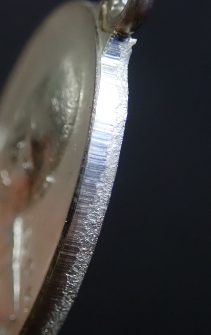 เหรียญห่วงเชื่อม (รุ่นแรก) หลวงพ่อทอง (วัดบ้านไร่ นครราชสีมา) วัดพระพุทธบาทเขายายหอม จ.ชัยภูมิ รุ่นประวัติศาสตร์ไตรภาคี สร้างศาลหลักเมืองและหอชัยภูมิ ปี 2558 (ยุคต้นบนเขา) เนื้อเงิน หมายเลข 2503