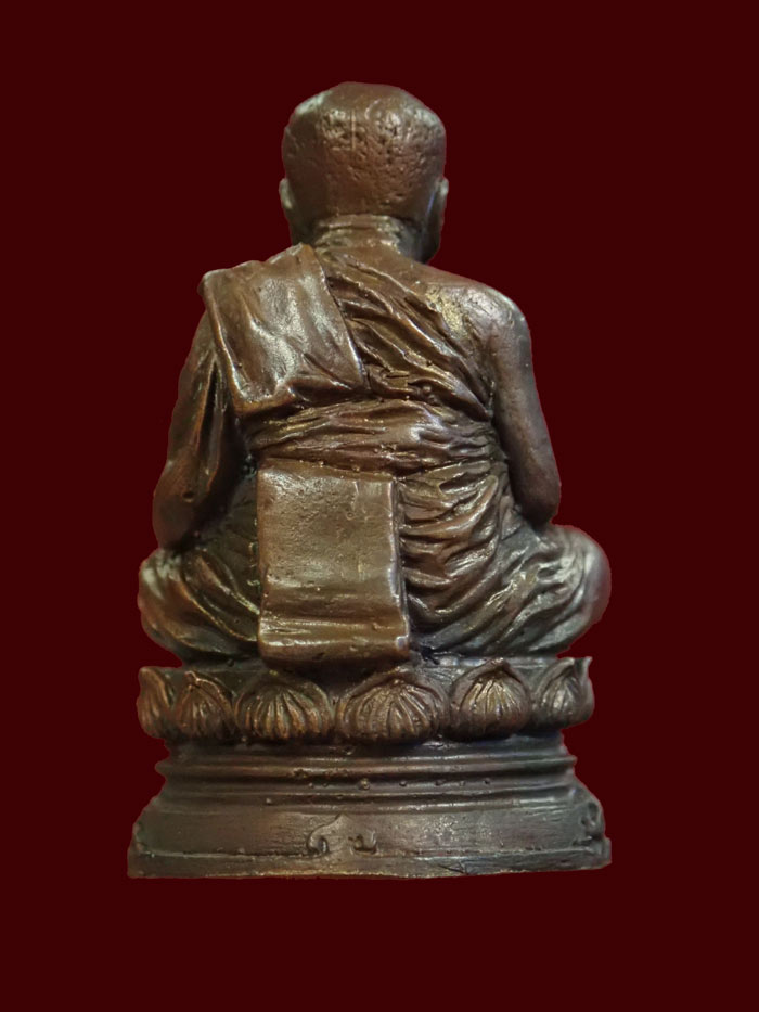 รูปหล่อลอยองค์บัวรอบ (ฐานคชสาร) หลวงพ่อทวด พ่อท่านเขียว วัดห้วยเงาะ ปัตตานี รุ่นกลันตัน54 ปี 2554 เนื้อทองแดงมันปูอุดกริ่ง หมายเลข 2850 พระสูง 3 ซ.ม. ตั้งบูชาหน้ารถได้พร้อมกล่องเดิม