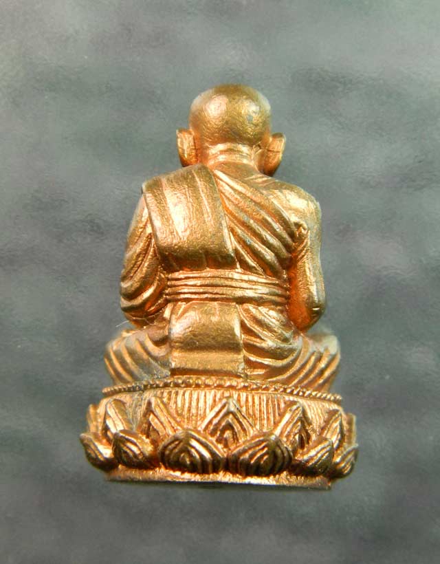 รูปหล่อลอยองค์หลวงปู่ทวด พิมพ์เบ้าฉีด รุ่นสร้างมณฑป40 อาจารย์นอง วัดทรายขาว ปัตตานี ปี 2540 เนื้อนวะโลหะ