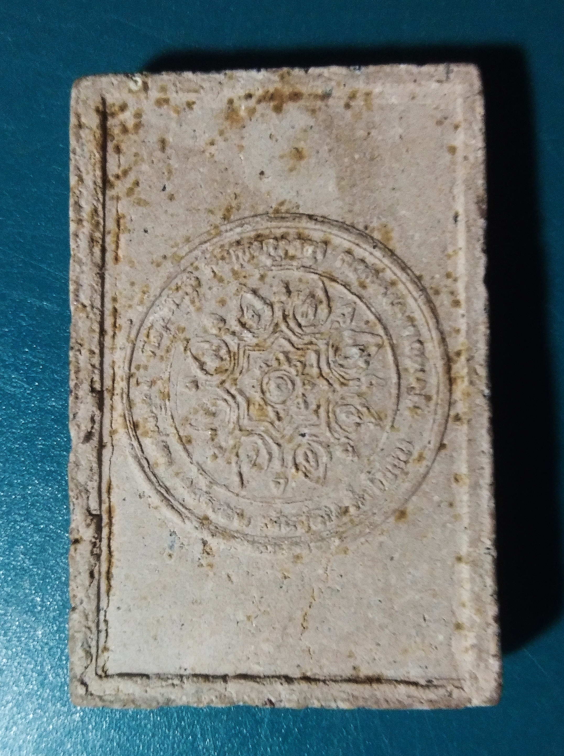 พระผงพิชิตไพรี หลังยันต์บัว มรรค 8 จัดสร้างโดยมูลนิธิธรรมธัช จ.ฉะเชิงเทรา ปี 2514..3 (หลวงปู่ทิม วัดระหารไร่ ปลุกเสก)..2