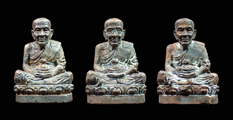 *หมายเลขสวย 33* ชุดกรรมการ 3 องค์รูปหล่อโบราณหลวงพ่อทวด ก้น 2 ลายเซ็น พ่อท่านเขียว วัดห้วยเงาะ-พ่อท่านพรหม วัดพลานุภาพ รุ่นเสาร์ ๕ เพิ่มยศ เพิ่มทรัพย์ ปี 2554 ประกอบด้วยเนื้อนวโลหะ เนื้ออัลปาก้า เนื้อทองแดงนอก