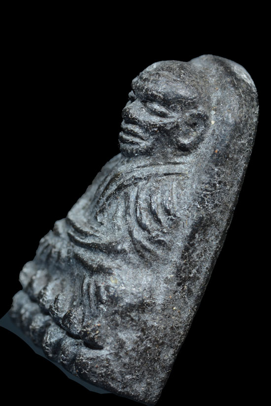 หลวงพ่อทวดเนื้อว่าน พิมพ์พระรอด วัดศรีมหาโพธิ์ พ.ศ. 2537