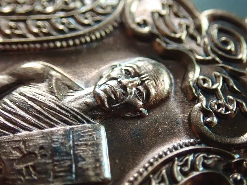 เหรียญเสมา EOD หลวงพ่อคูณ วัดบ้านไร่ รุ่นปาฏิหาริย์ EOD ปี 2556 เนื้อมหาชนวน (แจกทหาร) หมายเลข 457 สร้าง 999 เหรียญ