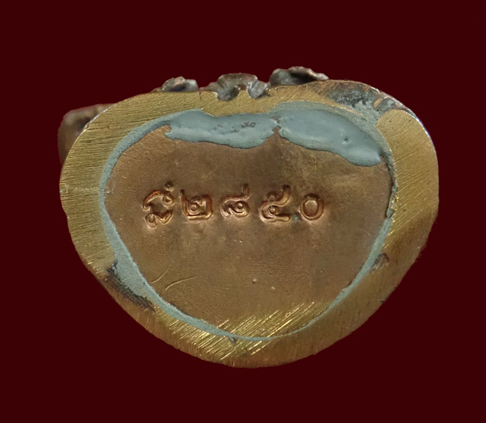 รูปหล่อลอยองค์บัวรอบ (ฐานคชสาร) หลวงพ่อทวด พ่อท่านเขียว วัดห้วยเงาะ ปัตตานี รุ่นกลันตัน54 ปี 2554 เนื้อทองแดงมันปูอุดกริ่ง หมายเลข 2850 พระสูง 3 ซ.ม. ตั้งบูชาหน้ารถได้พร้อมกล่องเดิม