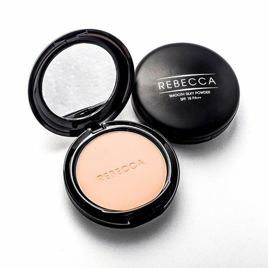 Rebecca Smooth Silky Powder 13 g. แป้งพัฟ รีเบคก้า บอกลาหน้าวอก หน้าลอย