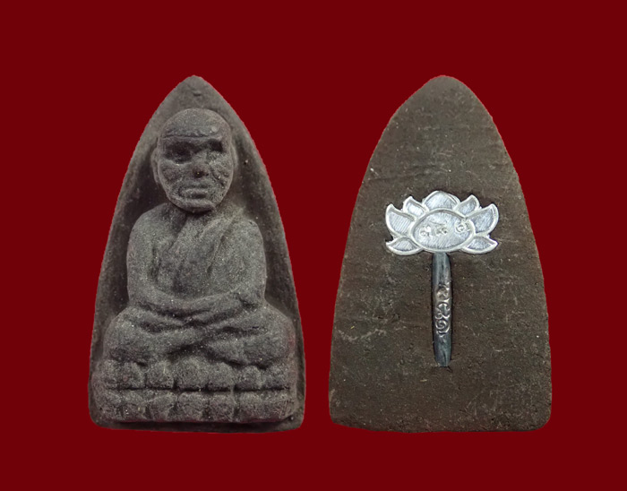 *หายากชุด 4 องค์ตะกรุดเงิน* หลวงปู่ทวดพิมพ์2497 ย้อนยุค วัดทรายขาว ปัตตานี ปี 2558 รุ่นนิรันตราย เนื้อว่านคลุกรัก หลังตะกรุดเงิน 4 องค์ พร้อมกล่องเดิม