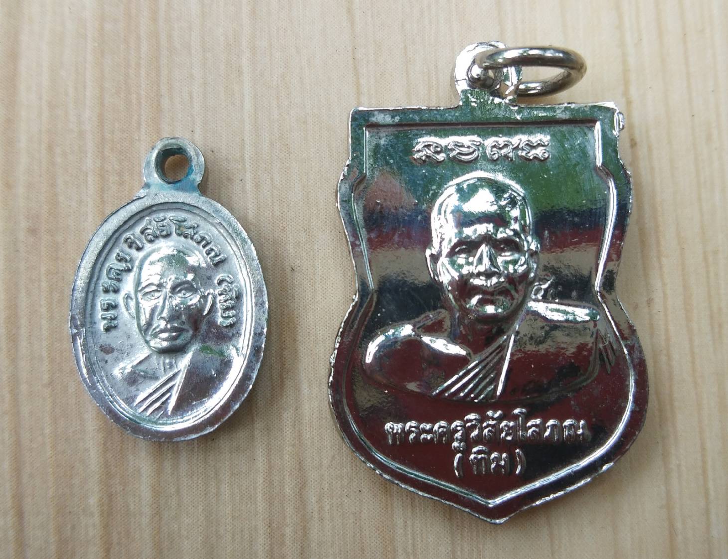 หลวงพ่อทวด วัดช้างไห้ เสมาเล็ก เนื้อชุปนิเกิ้ล พระประจำปี 2555+เม็ดแตง ชุปนิเกิ้ล 2561