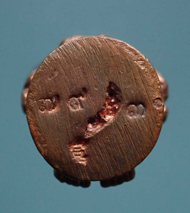 *พิมพ์เล็ก* พระปิดตามหาอุตม์ มหาลาภ มหาเสน่ห์ มหานิยม รุ่นทอง 93 อาจารย์ทอง วัดสำเภาเชย ปี 2553 เนื้อนวะโลหะ พิมพ์เล็ก สูง 2.3 ซ.ม. หมายเลข ๗๙๓