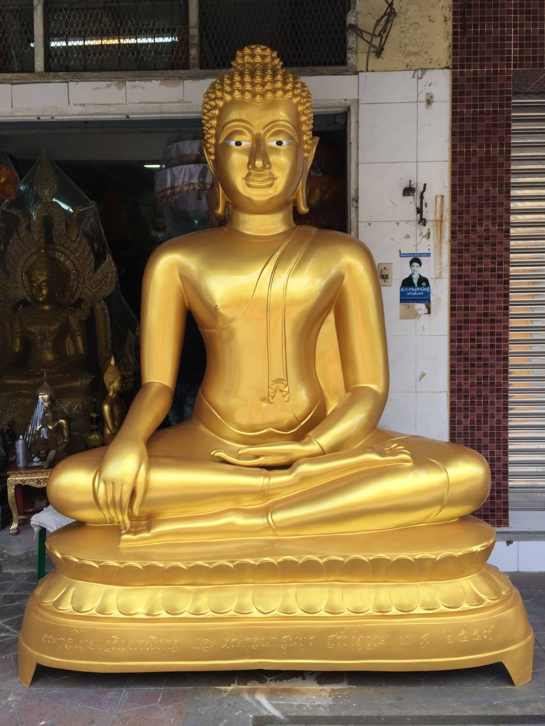 พระประธานทองเหลือง หน้าตัก 70 นิ้ว (ฐานบัว)