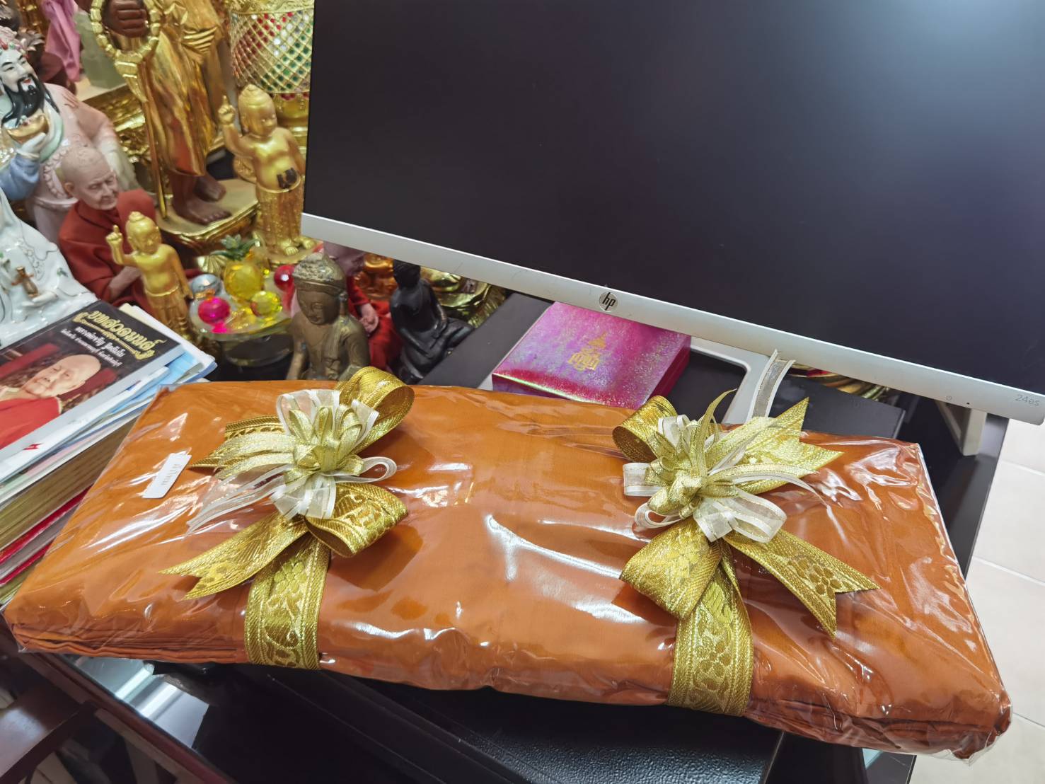 ผ้าไตรไหมไทยแท้ 100% งานเย็บพิเศษ 9 ขันธ์ *ผูกโบว์สวยงาม