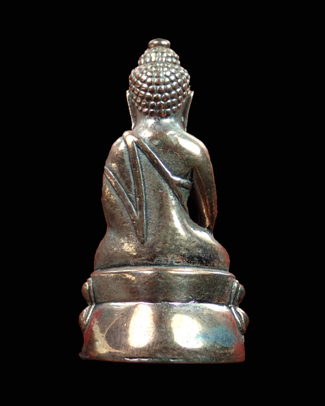 พระกริ่งนารายณ์พลิกแผ่นดิน รุ่นเสาร์ 5 มหาสิทธิโชค ปี 2553 พ่อท่านเขียว วัดห้วยเงาะ ปัตตานี เนื้อนวะโลหะ หมายเลข 1166