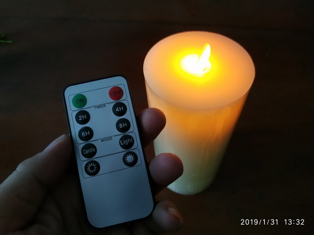 เทียนสีขาว Led สีเหลือง แสงไฟเลียนแบบไฟจริง ขนาด 8*18cm พร้อมรีโมท