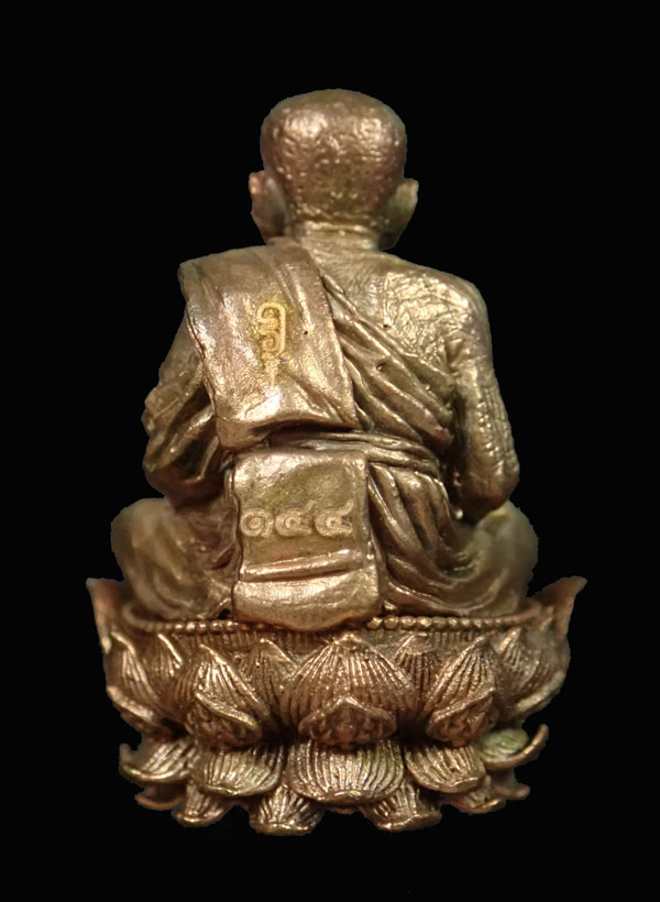 รูปหล่อลอยองค์พุทธศิลป์หลวงพ่อทวด ฐานบัว 4 ชั้น รุ่นปาฎิหาริย์สองโพธิสัตว์ เนื้อชนวนรวมใจ หมายเลข 144 (สรา้งเพียง 299 องค์) ขนาดสูง 1.2 นิ้ว พร้อมกล่องและการ์ดประจำองค์พระ