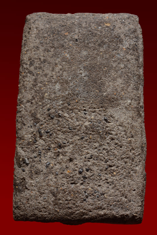 พระเนื้อว่าหลวงพ่อปาน วัดนาประดู่ (พิมพ์ถือพัดยศ) พ.ศ.2534