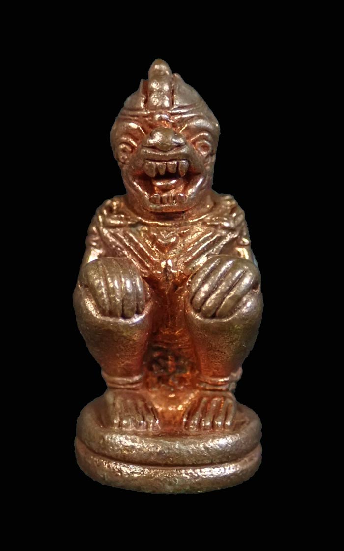 *เลขต้น ๆ* หนุมาน (รุ่นแรก) เสาร์๕ กระโดดบาตร พ่อท่านเขียว วัดห้วยเงาะ ปัตตานี ปี 2553 ปลุกเสกเสาร์๕ ขึ้น๕ค่ำ เดือน๕ เนื้อทองแดงอุดผง หมายเลขสวย ๒๑ ค