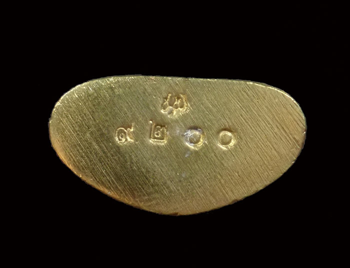 สมเด็จนางพญาเรือนแก้ว รุ่นประวัติศาสตร์ธงชัยจอมราชันย์ วัดนางพญา พิษณุโลก ปี 2563 เนื้อชนวน หมายเลข 9200 ขนาดพระสูง 4 ซ.ม. พร้อมกล่องเดิม