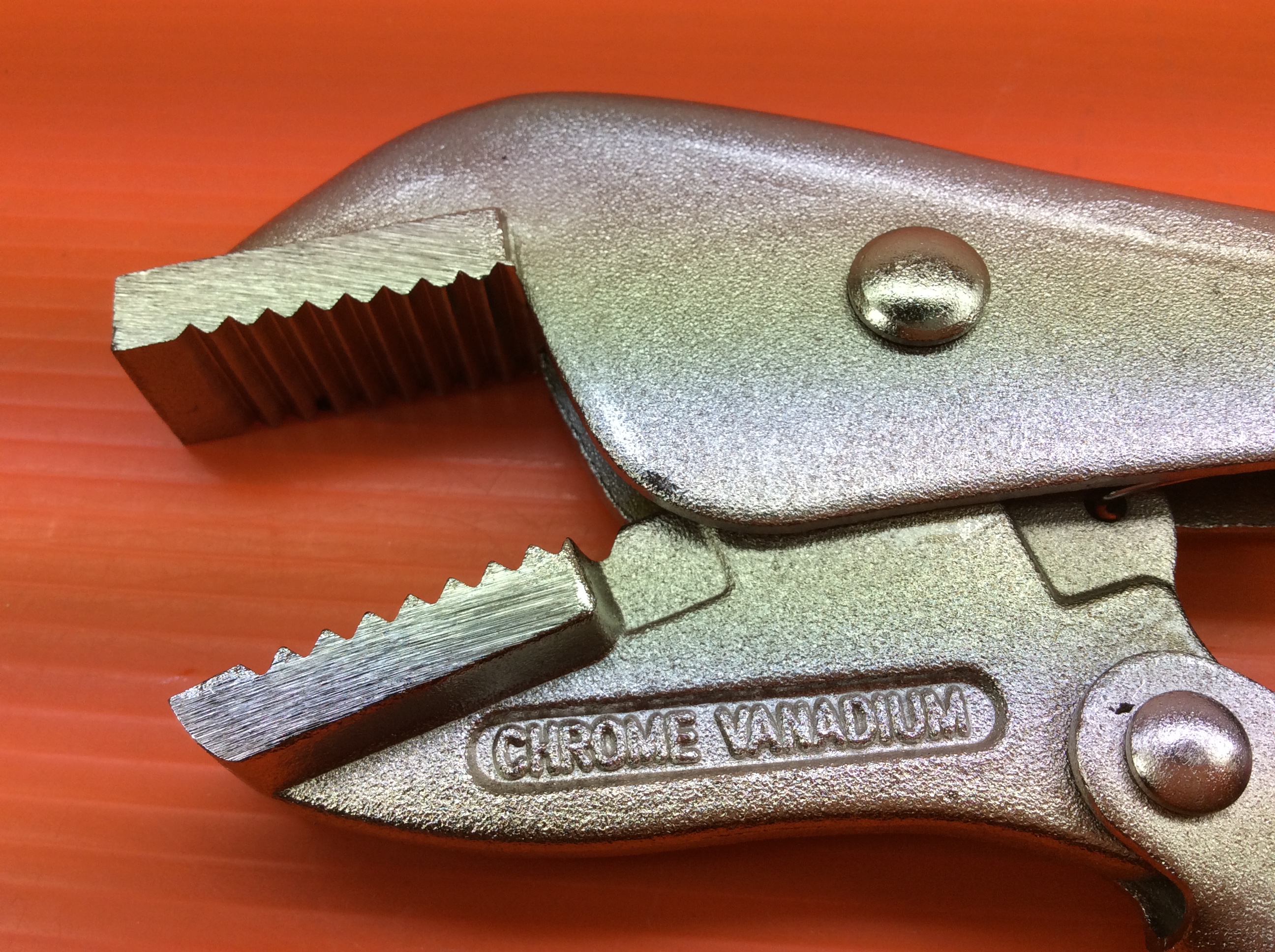 คีมล็อคตราตา ( 10 นิ้ว ) EYE BRAND