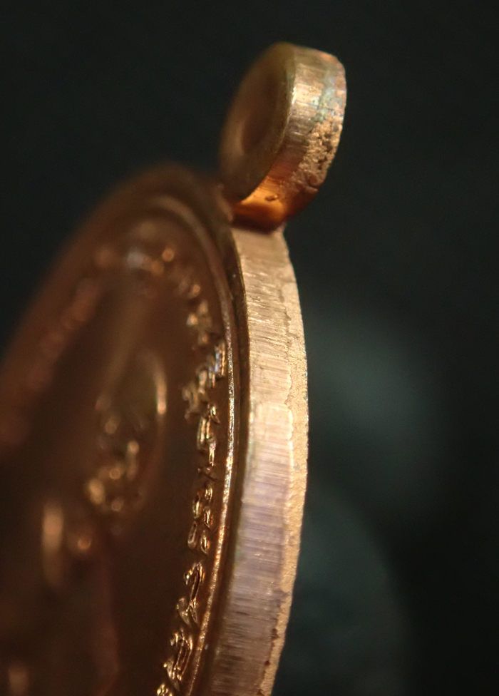 *รุ่งดัง เหรียญมีเสน่ห์..เกจิดังหลายท่านปลุกเสก* เหรียญบารมีหลวงพ่อทวด ปี2554 เนื้อทองแดงผิวไฟ