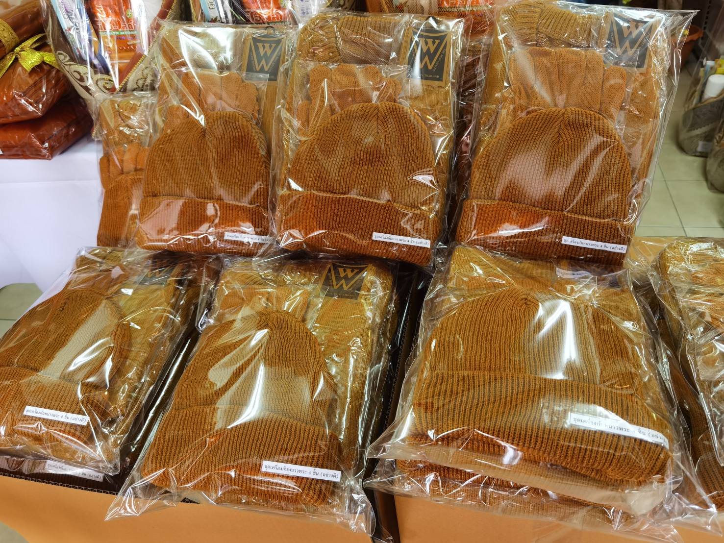 ชุดเครื่องกันหนาวพระ 4 ชิ้น