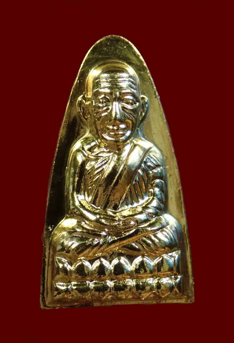 หลวงปู่ทวด หลังหนังสือใหญ่ พิมพ์ตัว ท ย้อนยุค วัดทรายขาว ปัตตานี ปี 2558 รุ่นนิรันตราย ชุดกรรมการ 3 กษัตริย์ หมายเลข 80 เนื้อกะไหล่ทอง/กะไหล่เงิน/กะไหล่นาก ขนาดพระสูง 3.6 ซ.ม. พร้อมกล่องเดิม