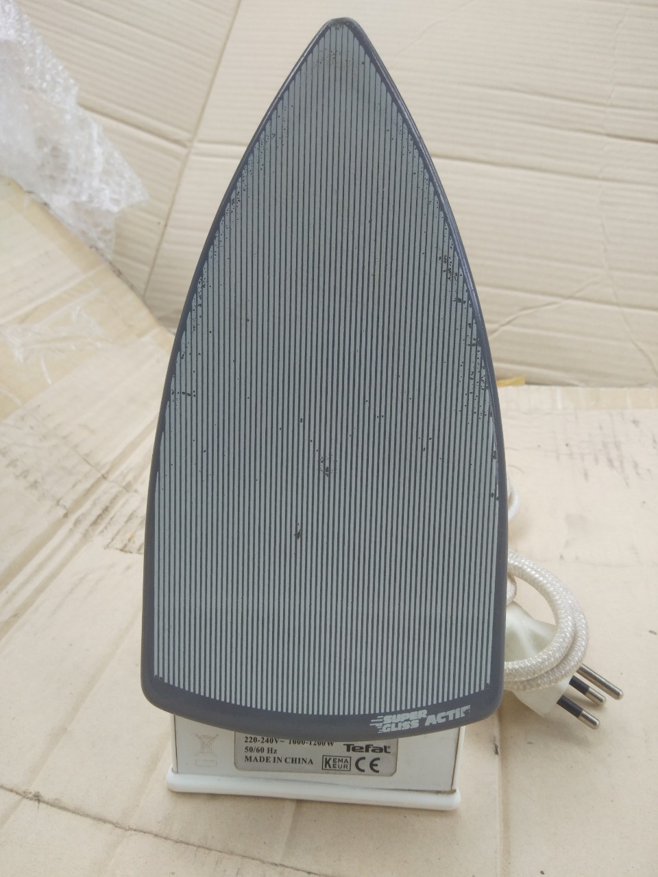 เตารีดไฟฟ้า Tefat รุ่น FS1540 กำลังไฟฟ้า 1,000 - 1,200 วัตต์ รุ่นเคลือบพิเศษ