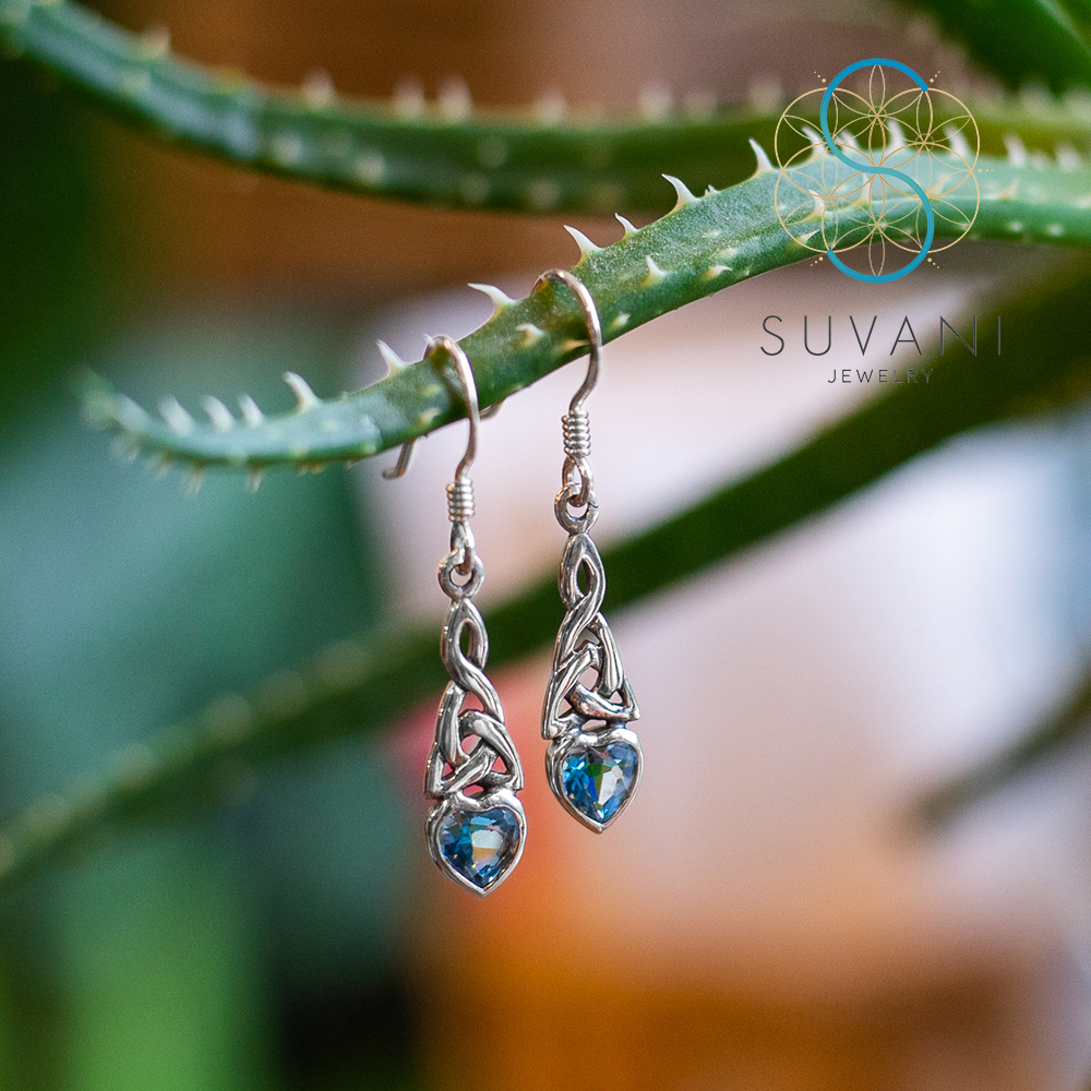 SUVANI เงินแท้ 92.5% ต่างหูลายเซลติก ประดับด้วยหินโทแพซ (Topaz) รูปหัวใจ ต่างหูห้อย เครื่องประดับเงินแท้