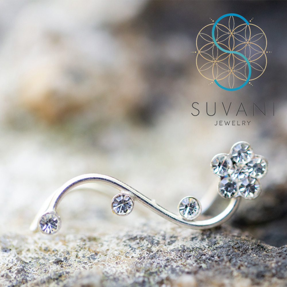 SUVANI เงินแท้ 92.5% ต่างหูหนีบลายดอกไม้ ประดับด้วยคริสตัล สีขาว เครื่องประดับเงินแท้