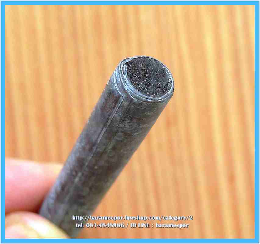 ตะกรุต มหาอุตม์ พ่อท่านเอื้อม รุ่น ๒ เนื้อตะกั่ว เหล็กน้ำพี้ อุดขี้ผึ้งมวลสาร ขนาดยาว 5 ซม.(2 นิ้ว)