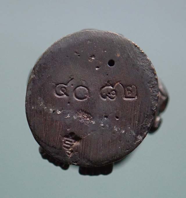 *พิมพ์เล็ก* พระปิดตามหาอุตม์ มหาลาภ มหาเสน่ห์ มหานิยม รุ่นทอง 93 อาจารย์ทอง วัดสำเภาเชย ปี 2553 เนื้อทองเหลืองรมดำ พิมพ์เล็ก สูง 2.3 ซ.ม. หมายเลข ๔๐๘๒