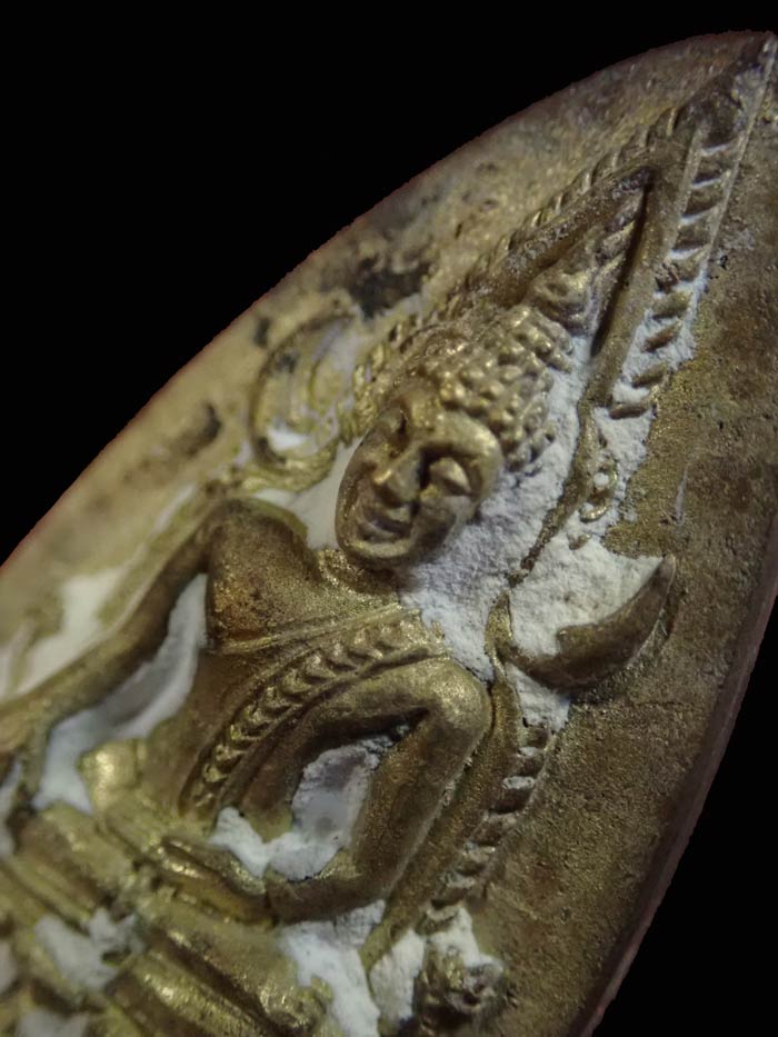 พระพุทธชินราช หลวงปู่แขก วัดสุนทร์ประดิษฐ์ จ.พิษณุโลก ปี 2553 รุ่นพิชิตมารทั่วทิศ (วันกองทัพไทย) เนื้อทองเหลือง หมายเลข 512