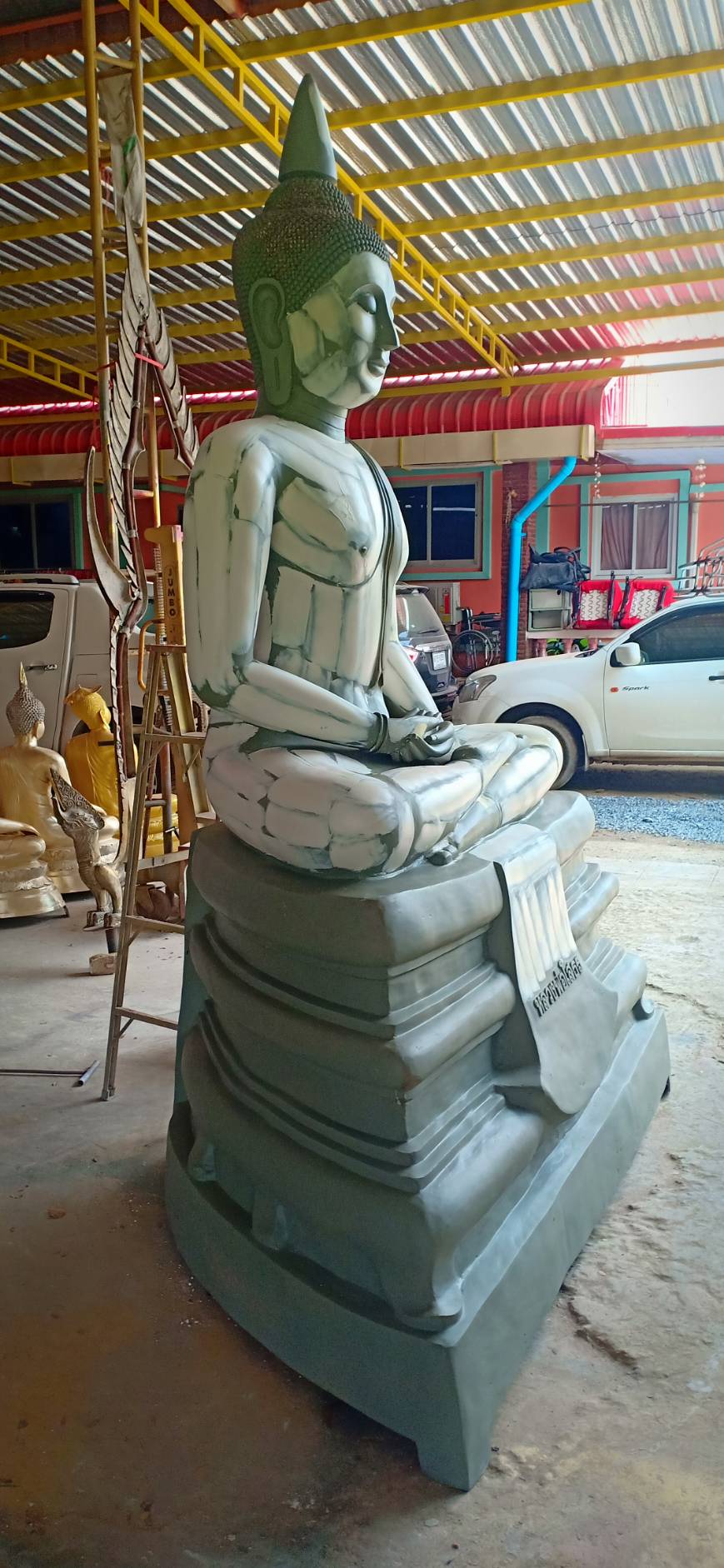 หลวงพ่อโสธร หน้าตัก 60 นิ้ว *พิมพ์เดียวกับวัดโสธร ( ฐาน 2.11 เมตร สูง 3.11 เมตร ลึก 1.17 เมตร น้ำหนัก 600 kg.) ทำสีหรือขัดเงาได้