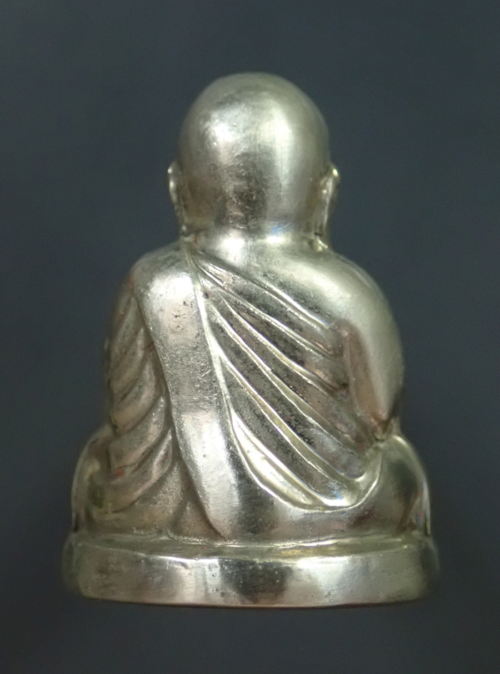 หลวงพ่อเงิน รุ่นกองทุน53 พิมพ์หน้ายิ้ม วัดบางคลาน จ.พิจิตร ปี 2553 เนื้ออัลปาก้า หมายเลข 13267 พร้อมกล่องเดิม