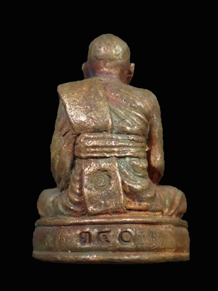 รูปหล่อรุ่นแรกหลวงปู่แดง วัดสุนทราราม จ.ศรีสะเกษ รุ่นไตรมาสรวยทันใจ ปี 2564 เนื้อทองแดงก้นตัน หมายเลข 340