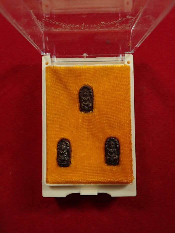 ปรกจ้อยหลวงพ่อคูณ วัดบ้านไร่ ปี 2557 รุ่นเจริญพรไตรมาส (3 องค์ในกล่องเดียว)