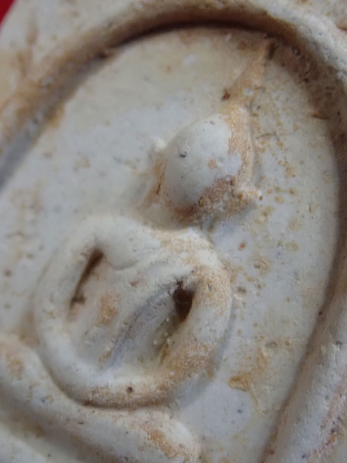 *พิมพ์เกศบัวตูมแช่น้ำมนต์* พระสมเด็จวัดระฆัง รุ่น 141 ปี มหามงคล ปี 2556 พิมพ์เกศบัวตูมแช่น้ำมนต์ เนื้อผงหลังปั้มตรางยาง